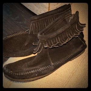 Minnetonka Moccasin Black back zipper softsole